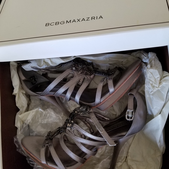 ๐ PRICE DROP BCBG Heels - Picture 2 of 6